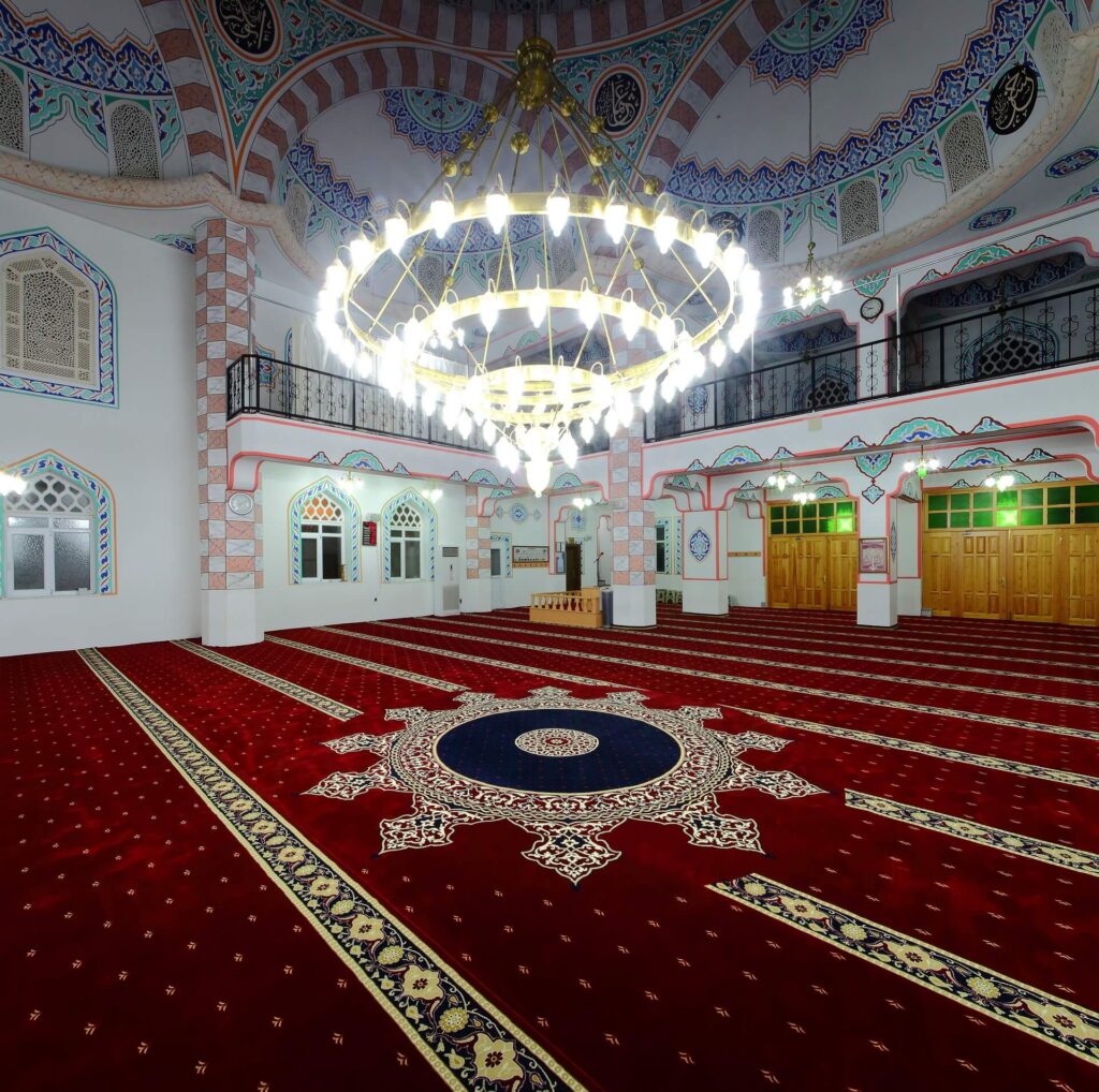 Understanding the Purpose: Prayer Rugs vs. Mosque Carpets 1 Understanding the Purpose: Prayer Rugs vs. Mosque Carpets