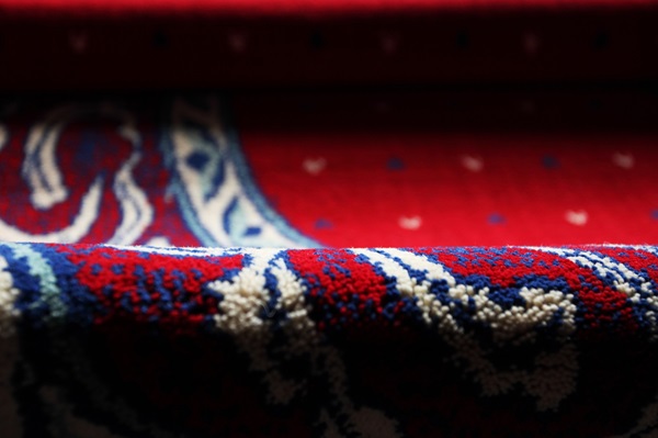 Understanding the Purpose: Prayer Rugs vs. Mosque Carpets 3 Understanding the Purpose: Prayer Rugs vs. Mosque Carpets